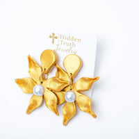 Stargazer Lily & Pearl Dangles