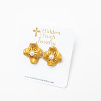 Gardenia Pearl Studs (Tiny)