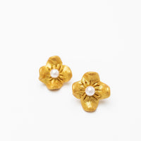 Gardenia Pearl Studs (Tiny)