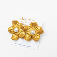 Gardenia Pearl Studs