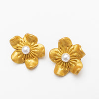 Gardenia Pearl Studs