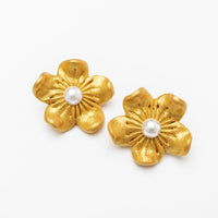 Gardenia Pearl Studs