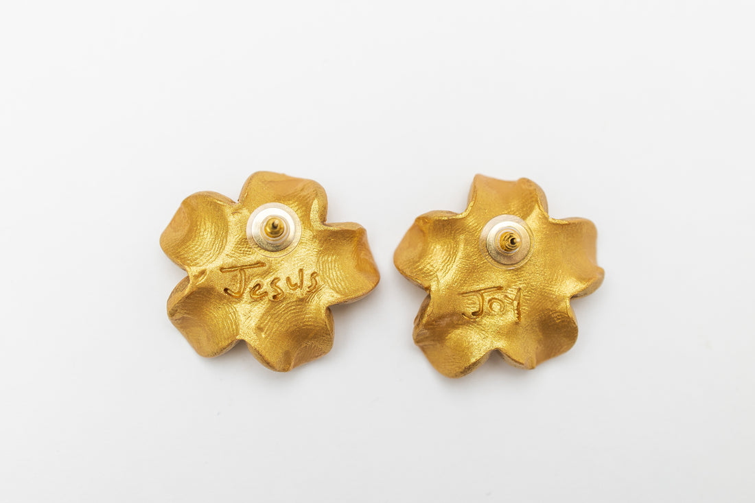 Gardenia Pearl Studs