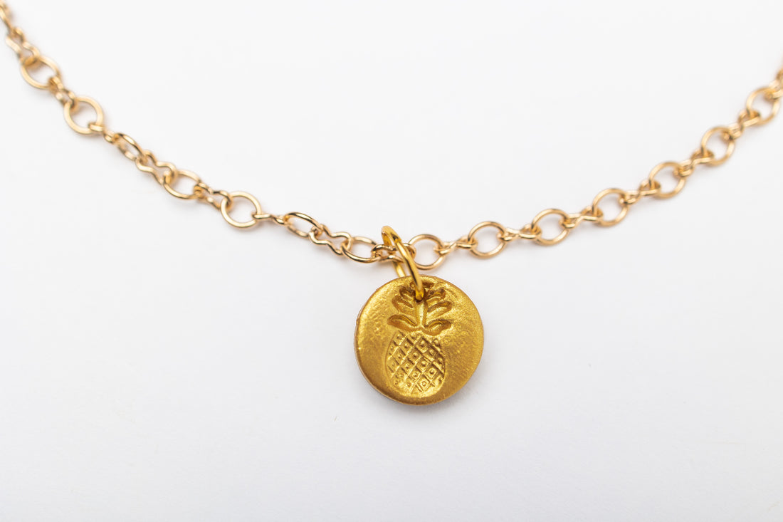 Gold Figure 8 Chain with Pineapple