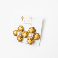 Becky Pearl Studs