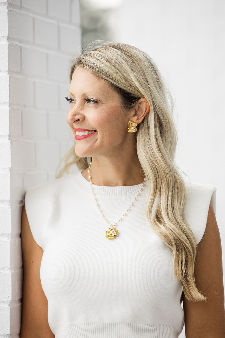 Freshwater Pearl Chain with Anna Pearl Cross