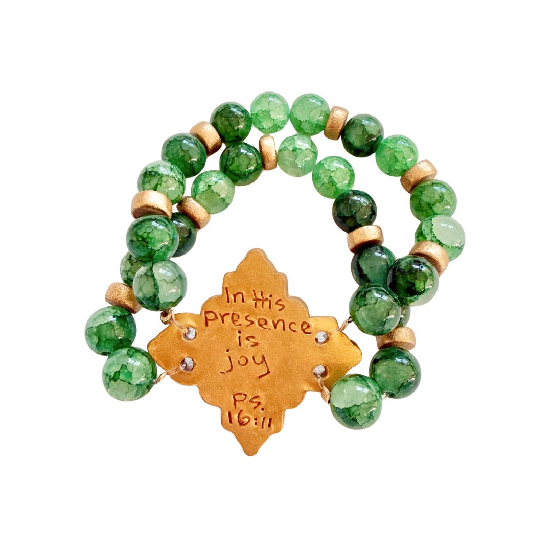 Green crackle crystal Ellie bracelet with gem