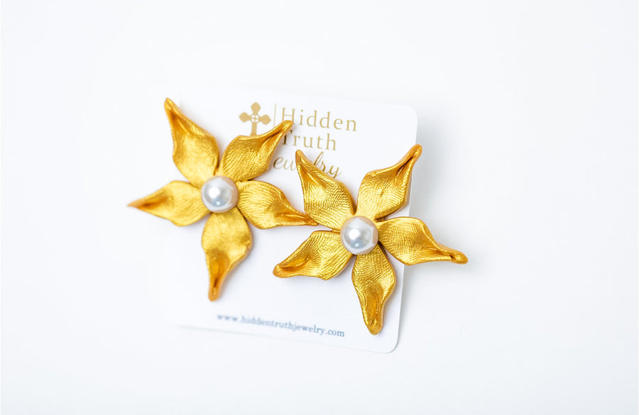 Stargazer Lily & Pearl Studs