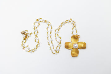 Pearl Chain with Dogwood Pearl Blossom