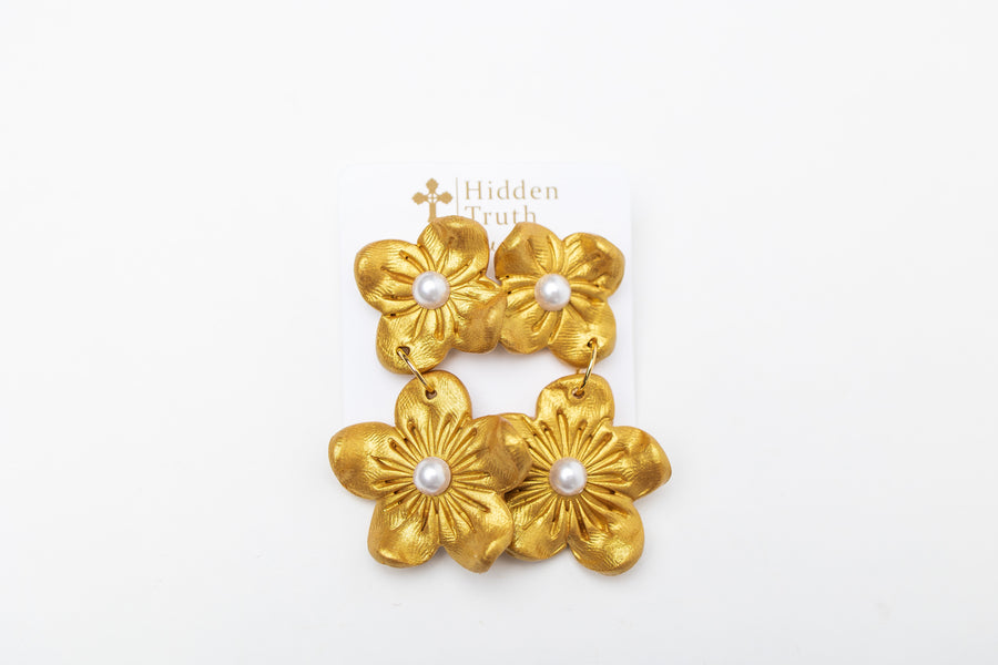 Gardenia Pearl Dangles