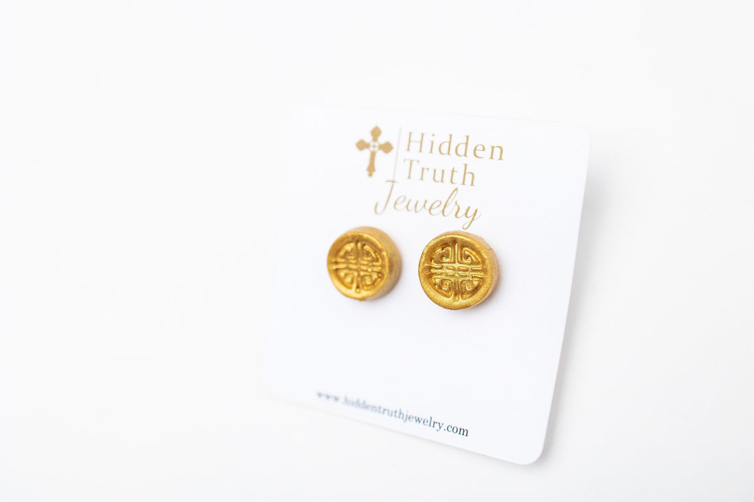 Deborah Studs (Tiny)