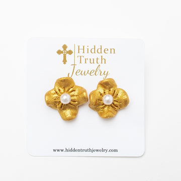 Gardenia Pearl Studs (Tiny)
