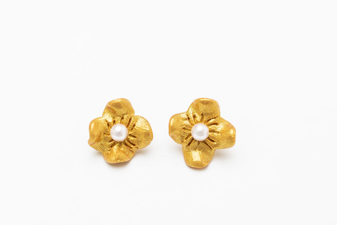 Gardenia Pearl Studs (Tiny)