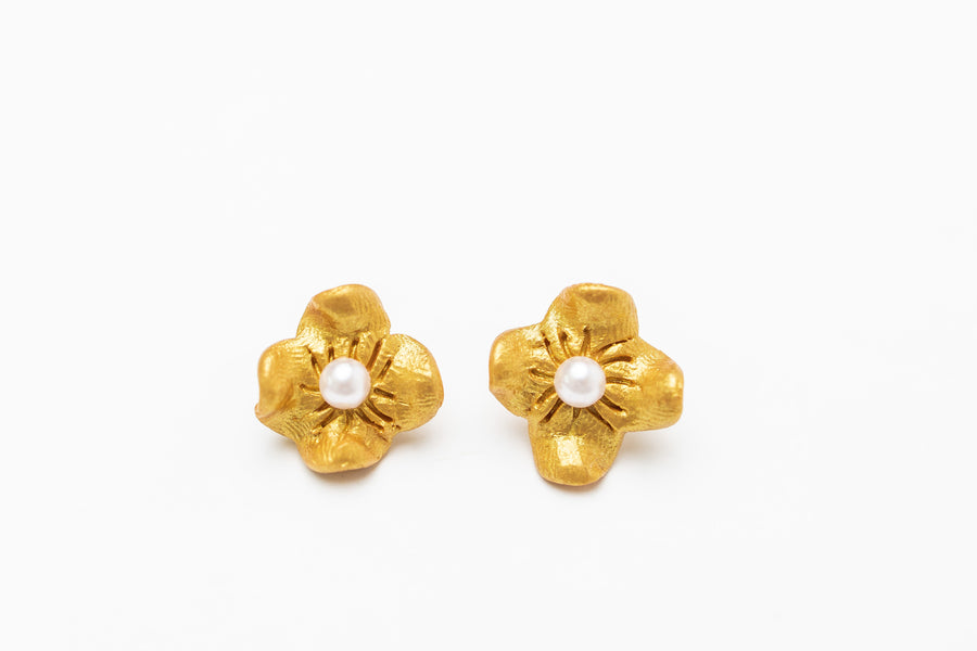 Gardenia Pearl Studs (Tiny)