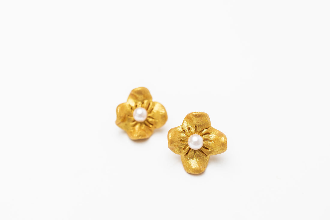 Gardenia Pearl Studs (Tiny)