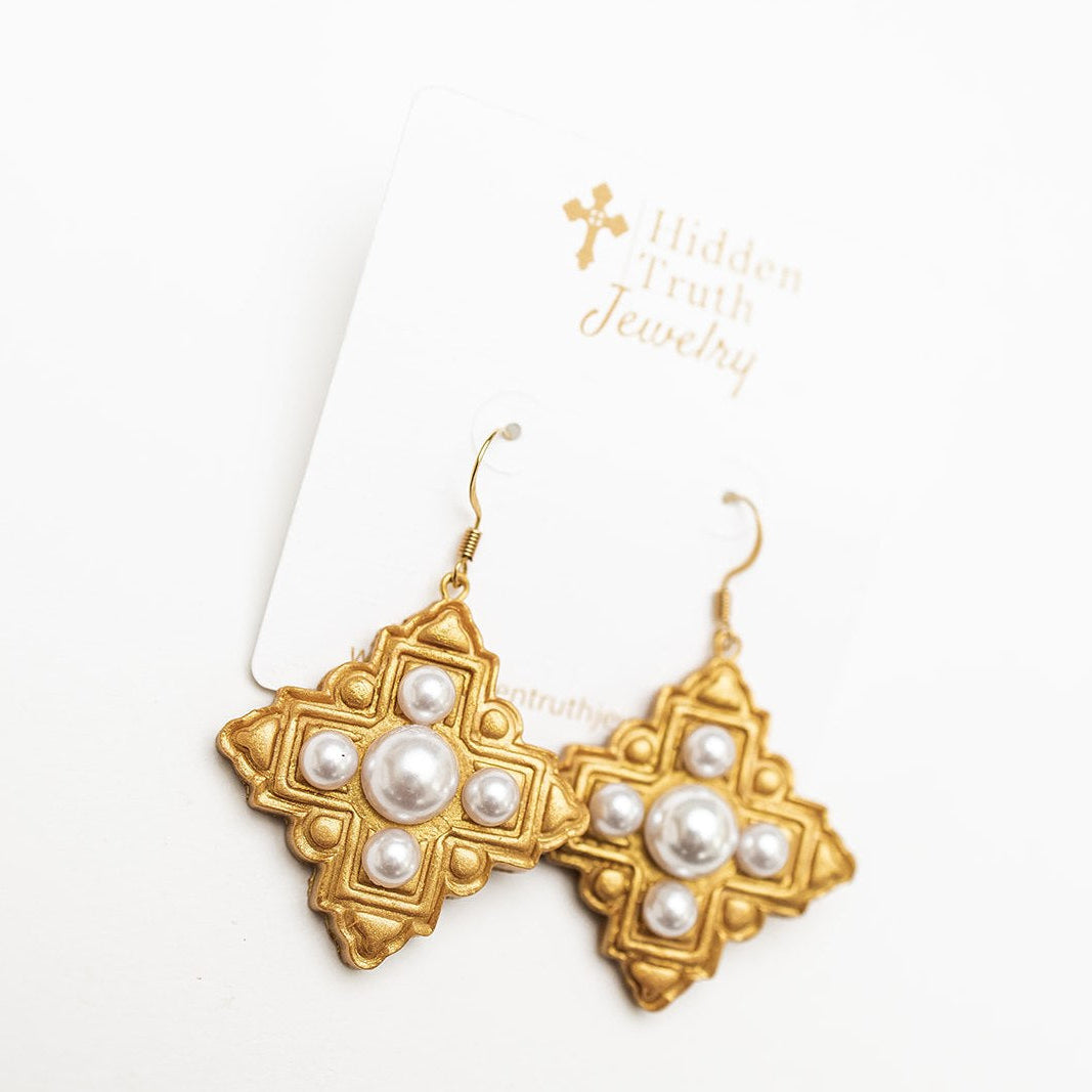 Ellie Pearl Dangles