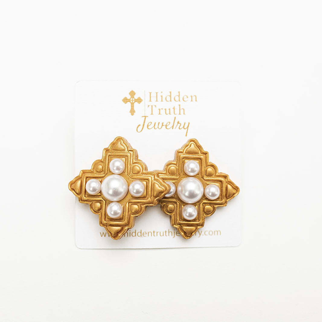 Ellie Pearl Studs