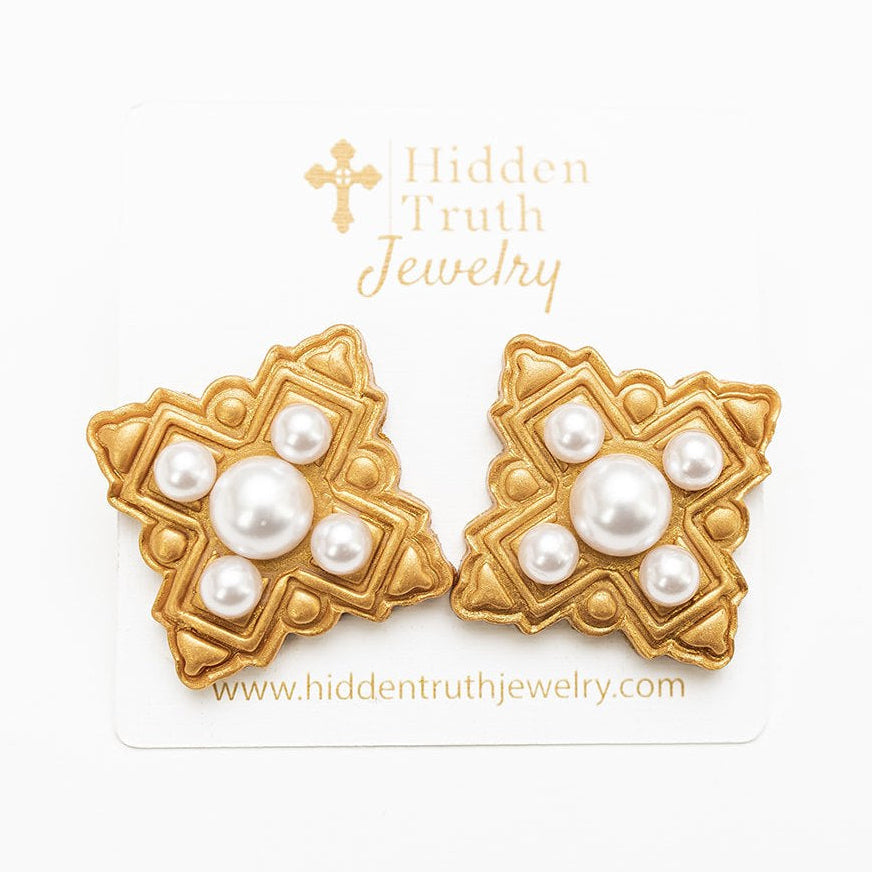 Ellie Pearl Studs