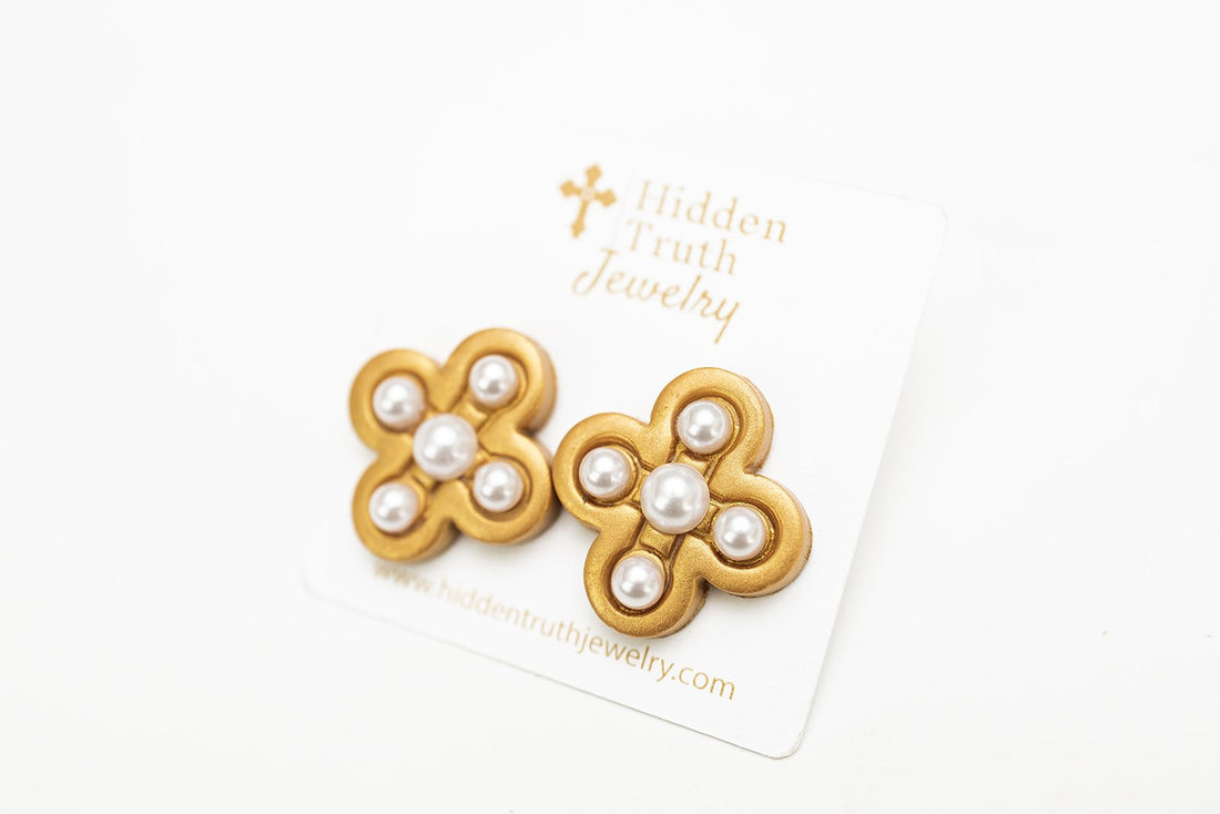 5 Pearl Studs