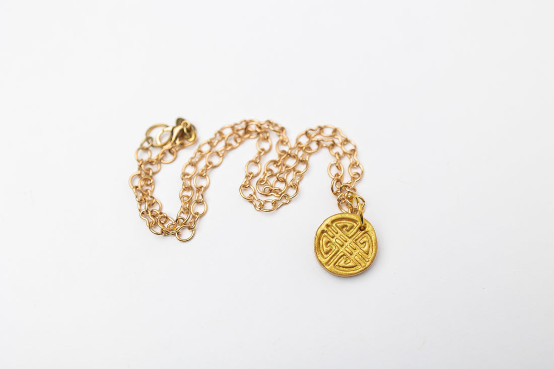 Gold Figure 8 Chain with Deborah