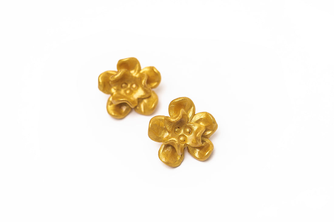 Magnolia Studs